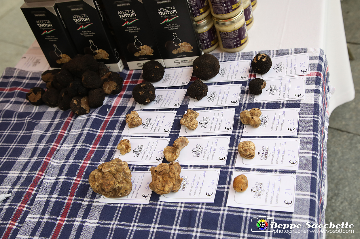VBS_1271 - Fiera Nazionale del Tartufo e dei Santi 2022.jpg